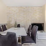 3 Bedroom Stunning In Дом отдыха Брибир