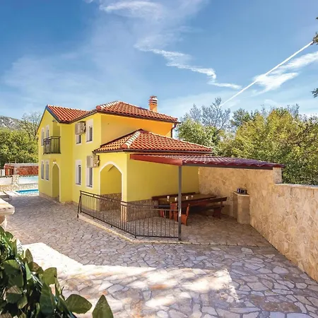 Feriehus 3 Bedroom Stunning In