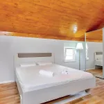 Vikendica 3 Bedroom Stunning In Bribir (Primorje-Gorski Kotar)