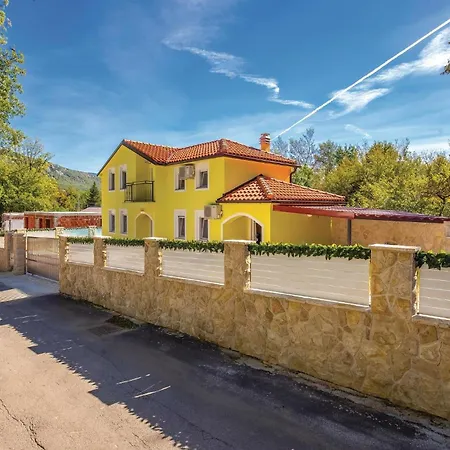 3 Bedroom Stunning In *