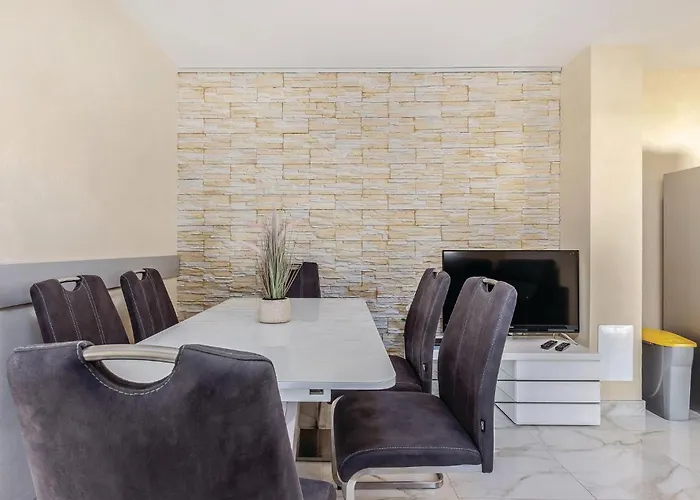 3 Bedroom Stunning In Dom wakacyjny Bribir (Primorje-Gorski Kotar)