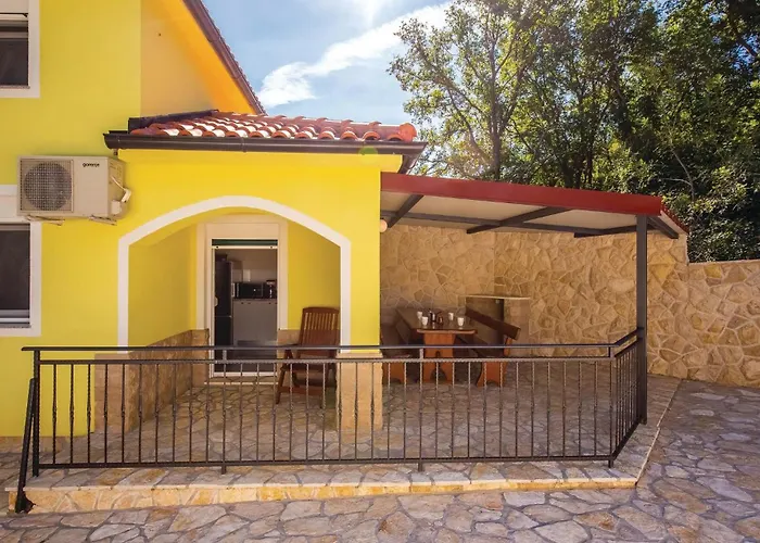 3 Bedroom Stunning In Dom wakacyjny Bribir (Primorje-Gorski Kotar)